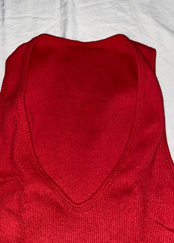 Kırmızı V Yakalı Kolsuz Kadın crop - Görsel 2