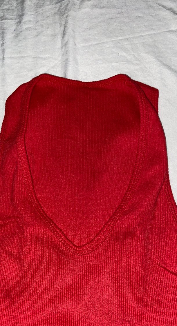 Kırmızı V Yakalı Kolsuz Kadın crop - Görsel 2