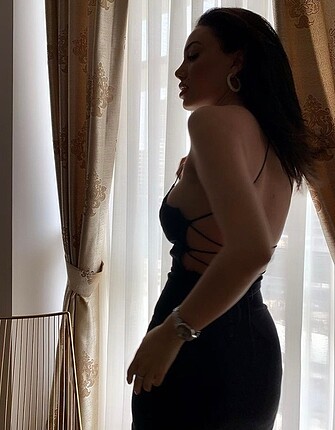 Aşırı seksi sırt dekolteli elbise