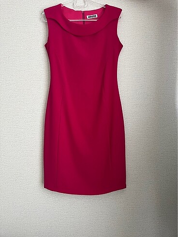 Pembe elbise