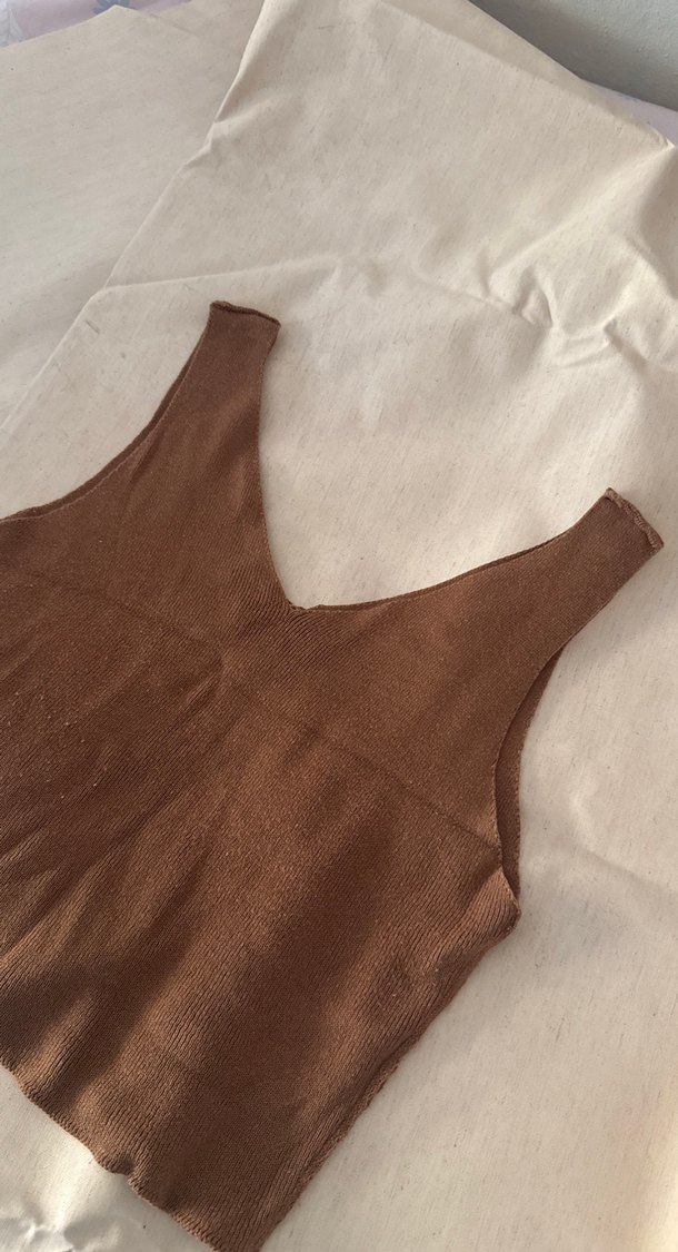 Kadın Kahverengi V Yakalı Saten Atlet - Görsel 2