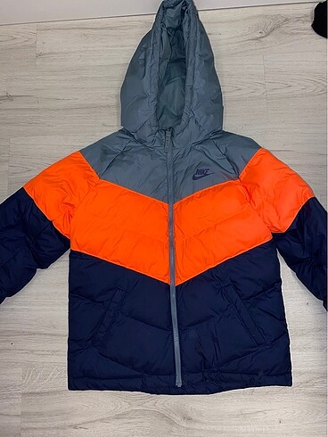 Nike Mont