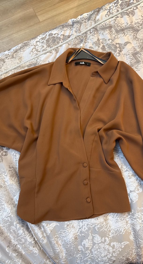 Bej Düğmeli Uzun Kollu Kadın Gömlek - Görsel 2