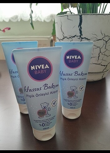 Nivea bebek pişik kremi