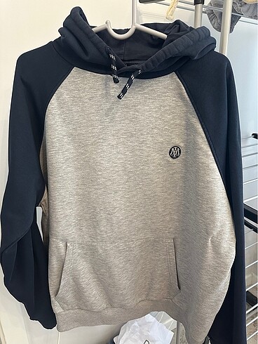 Mavi kapüşonlu sweatshirt