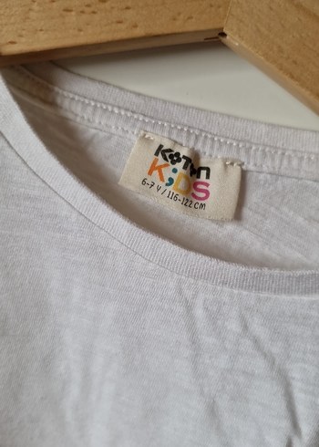 Koton beyaz kolları tul detaylı Tişört - Görsel 3