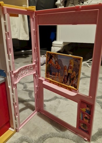 Barbie Aksesuarli Portatif Bebek Evi - Görsel 8