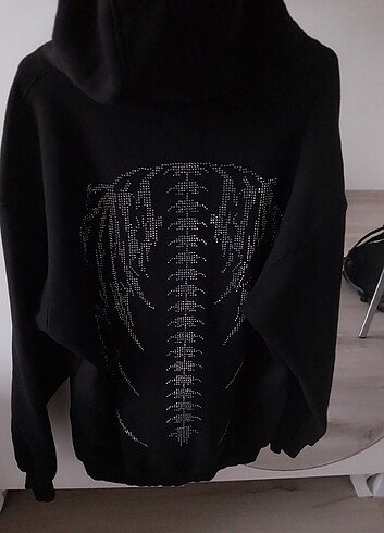 Bershka Shiny force kanatli sweatshirt