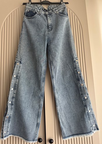 Bershka Düğmeli Geniş Paça Midi Kot Pantolon