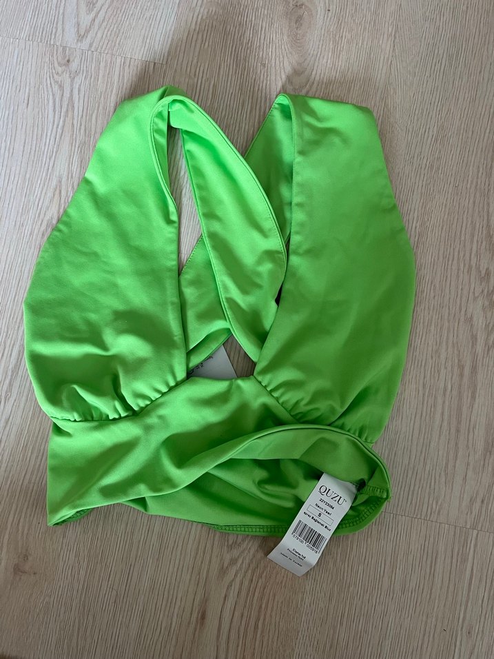 Parlak Yeşil İnce Askılı Kısa Mayo - Görsel 2