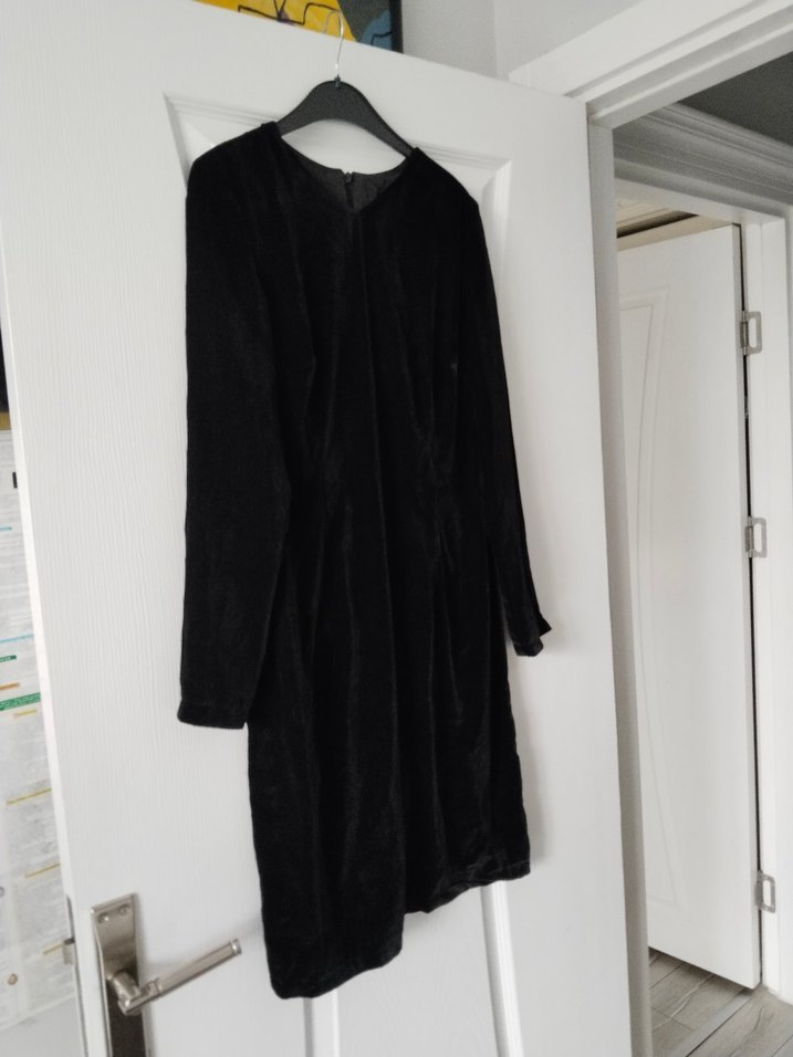 V Yaka Siyah Midi kadife Ofis Elbisesi - Görsel 4