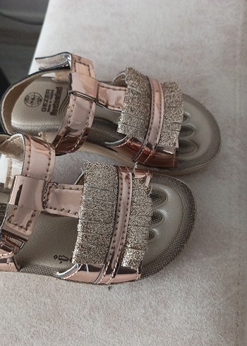 Kız Çocuk Metalik Tokalı Sandalet - Görsel 2