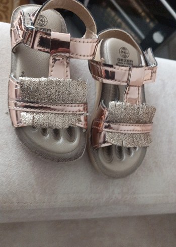 Kız Çocuk Metalik Tokalı Sandalet - Görsel 3