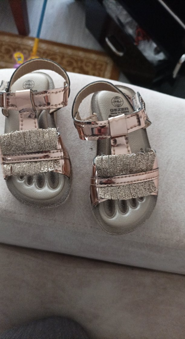 Kız Çocuk Metalik Tokalı Sandalet - Görsel 4