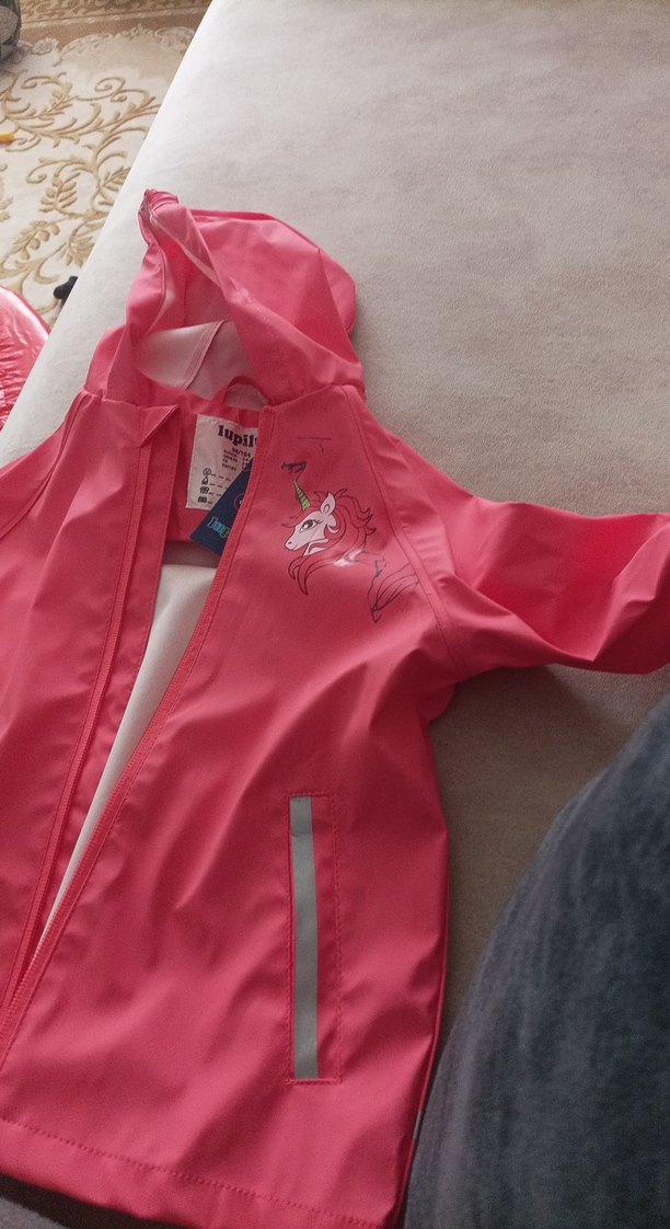 Kız Çocuk Parlak Pembe Baskılı Yağmurluk - Görsel 3