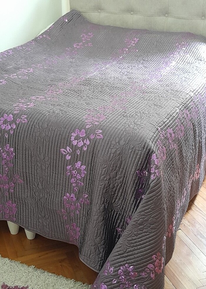 Saten pullu yatak örtüsü  - Görsel 2