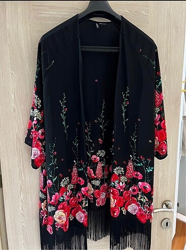 İç göstermez dökümlü hırka/pareo/kimono