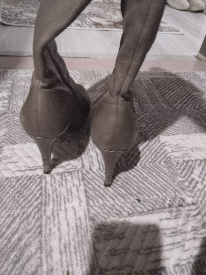 Bej Deri İnce Topuklu Dizüstü Bot - Görsel 3