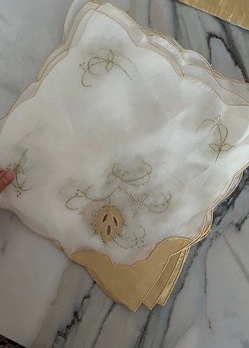 Nakışlı Beyaz Masa Örtüsü - Görsel 2