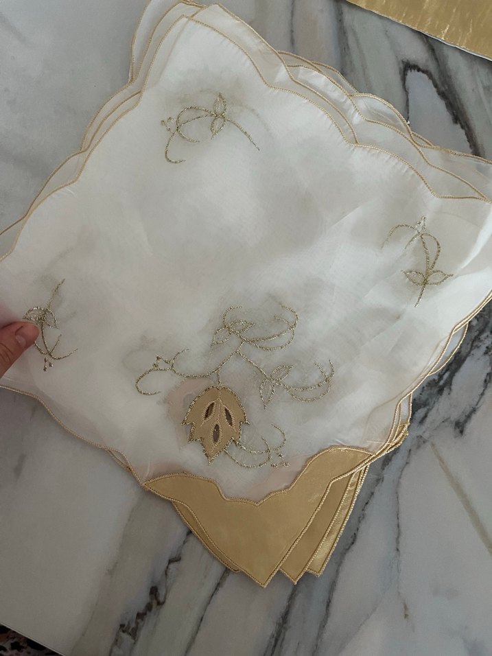 Nakışlı Beyaz Masa Örtüsü - Görsel 2