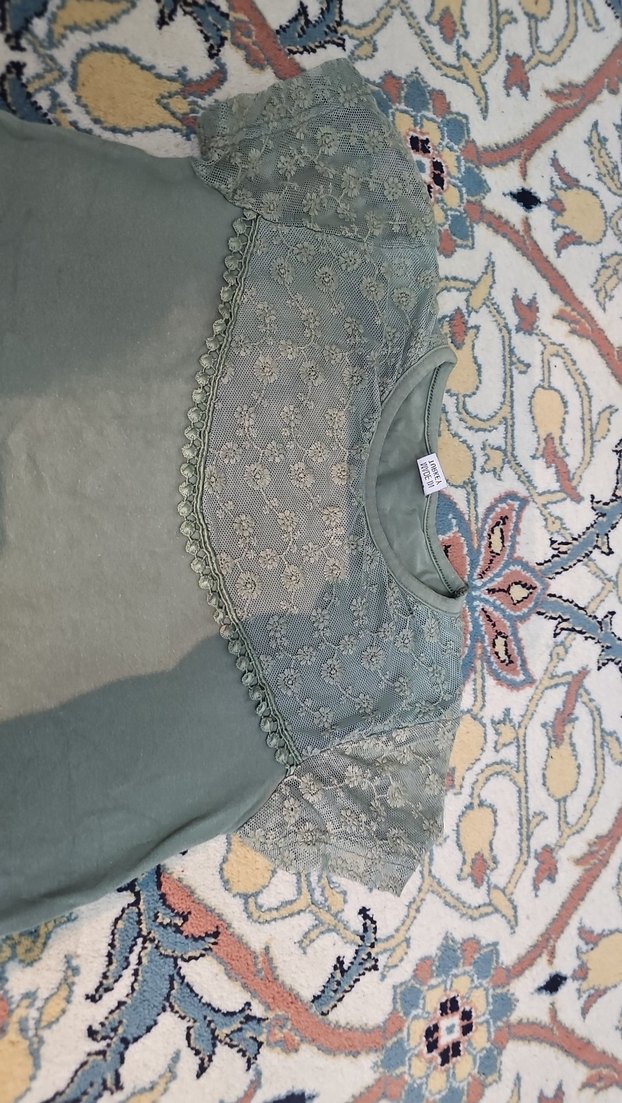 26.Kız Çocuk Gri Dantelli Üst ve Renkli Şort - Görsel 2