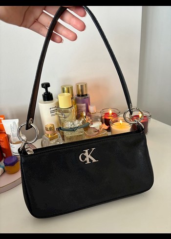  Beden Siyah Deri Calvin Klein Kadın Omuz Çantası