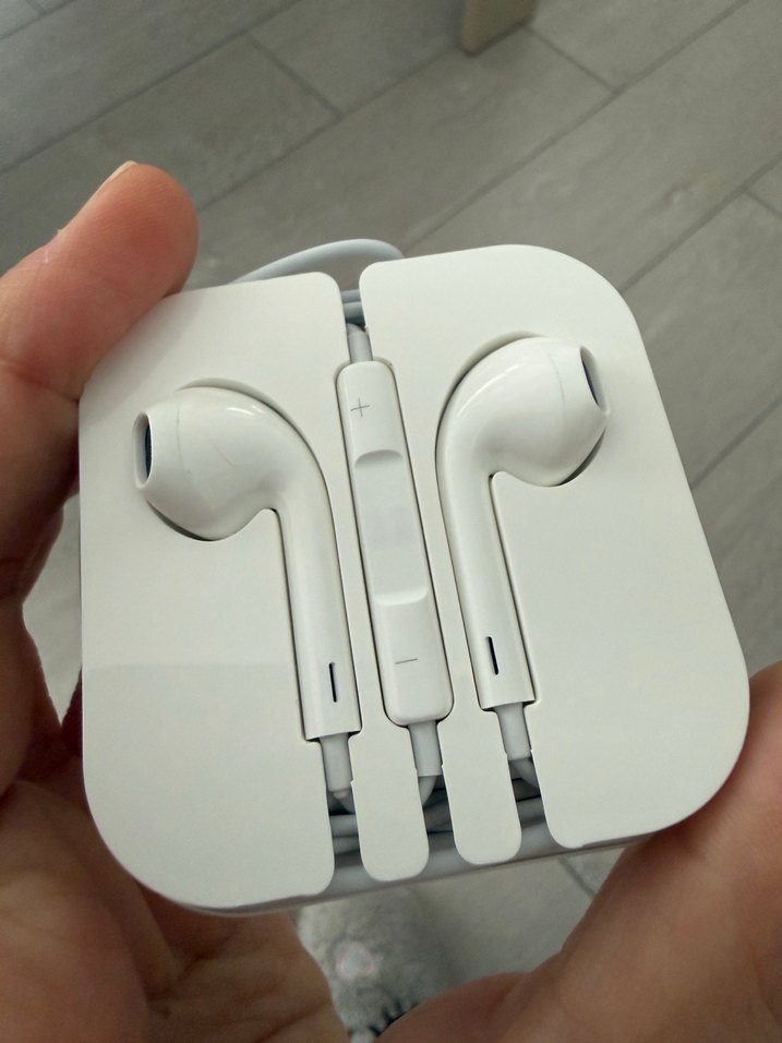 Beyaz Kulak İçi Kulaklık - Görsel 4