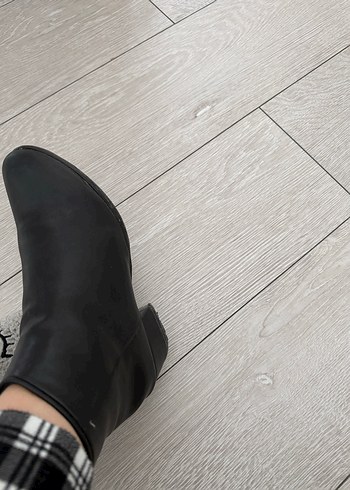 Siyah Tokalı İnce Topuklu Kadın Bot - Görsel 7