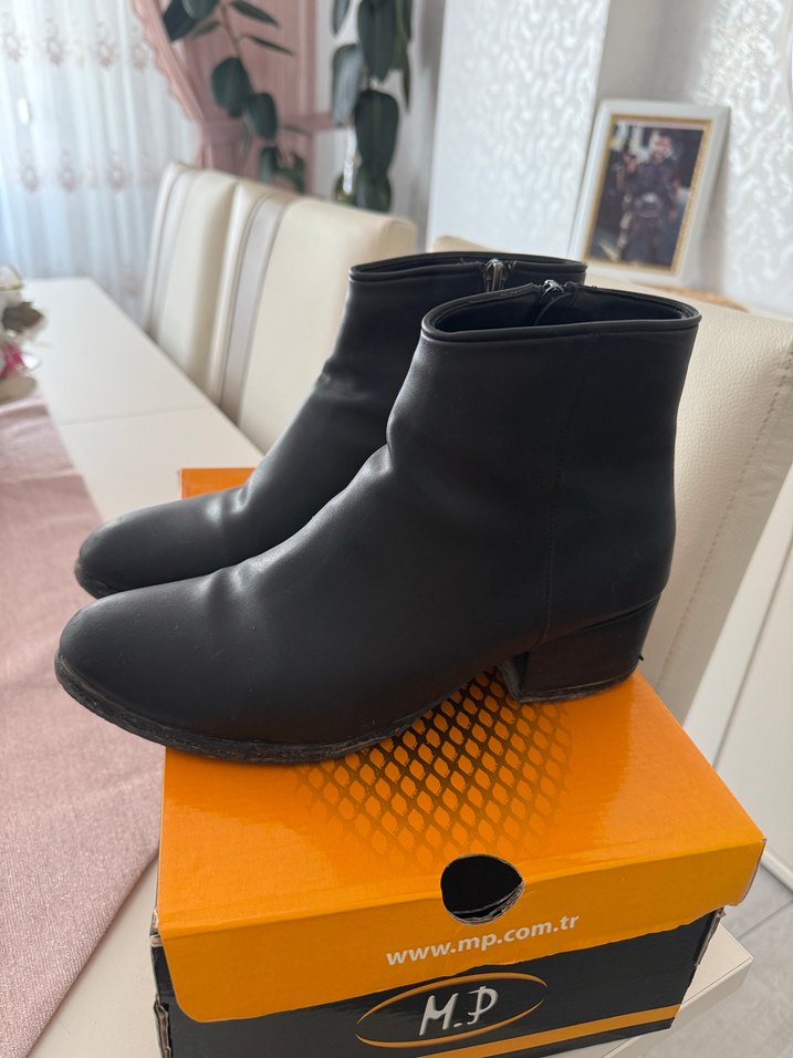 Siyah Tokalı İnce Topuklu Kadın Bot - Görsel 5