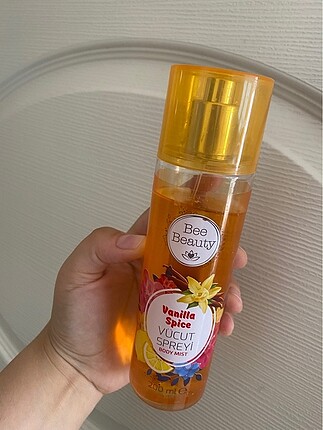 Gratis Vücut Spreyi Bee Beauty Parfüm %20 İndirimli - Gardrops
