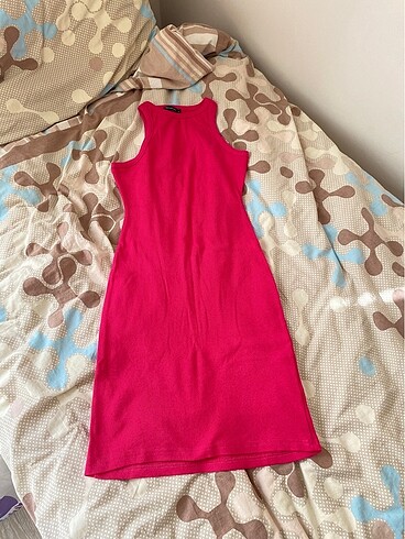 Pembe elbise