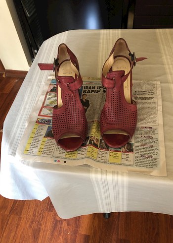 Kemerli Koyu Kırmızı Vintage Blok Topuklu Sandalet - Görsel 2