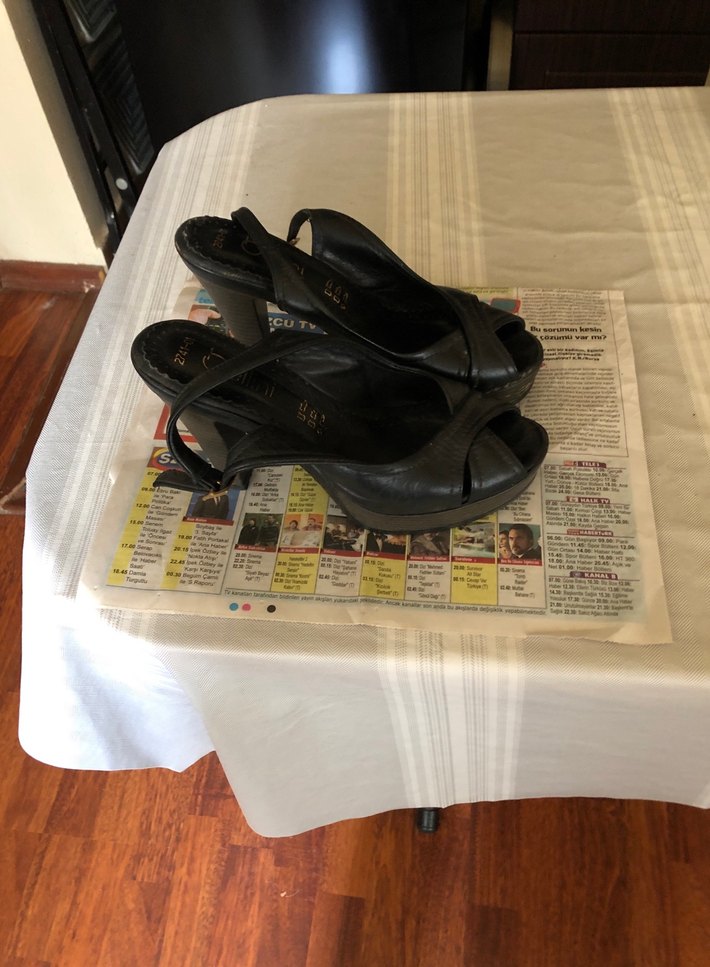 Siyah Tokalı Dolgu Topuklu Kadın Ayakkabı - Görsel 2