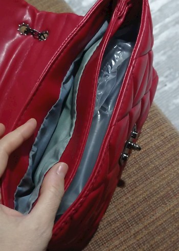 Kırmızı Zincir Detaylı Deri Kadın Çanta - Görsel 3