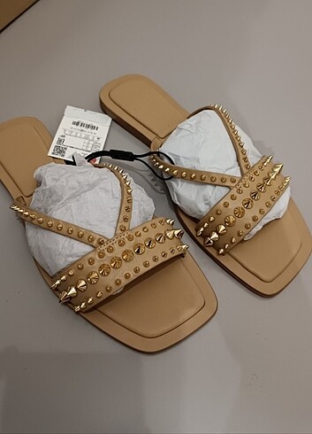Zara Zara Zımbalı Düz Sandalet