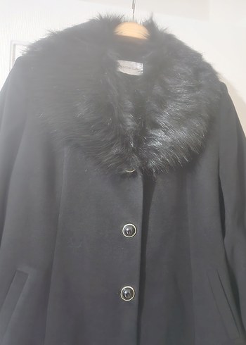 Siyah Kürklü Yaka Detaylı Kaban - Görsel 3