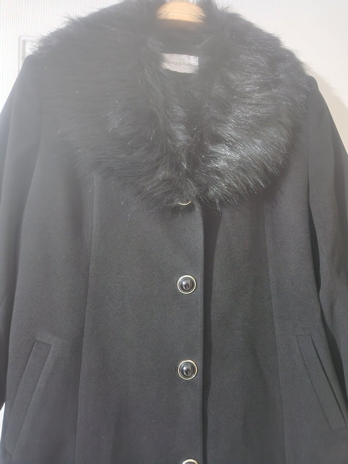 Siyah Kürklü Yaka Detaylı Kaban - Görsel 4