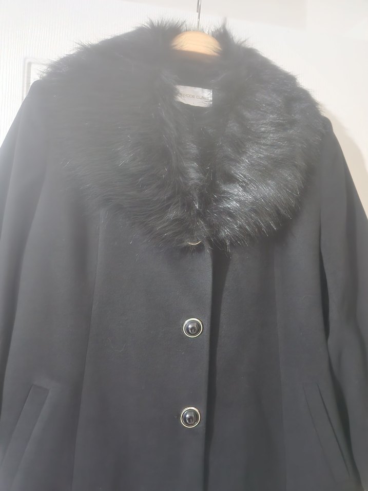 Siyah Kürklü Yaka Detaylı Kaban - Görsel 3