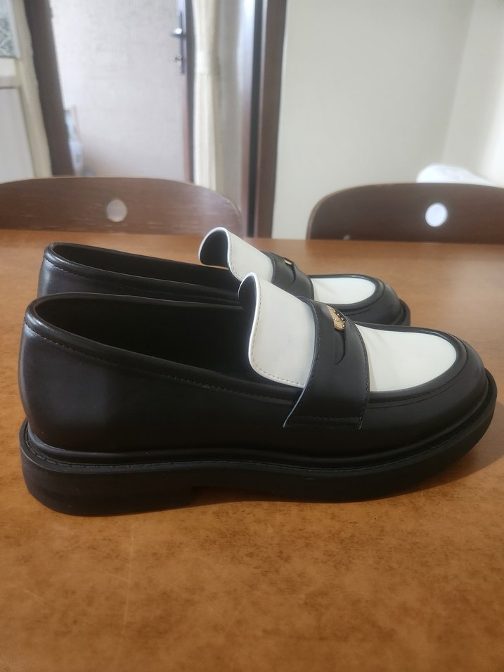 Klasik 37 Siyah Beyaz Tokalı Kadın Loafer - Görsel 2