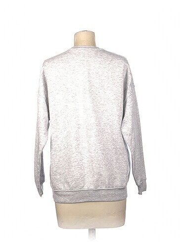 38 Beden Bershka Sweatshirt %70 İndirimli.