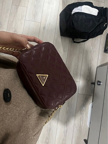 Guess Giully Bordo Çanta