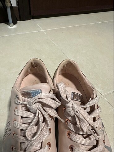 37 Beden Guess sneaker