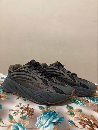 ADİDAS YEEZY BOOST 700 v2