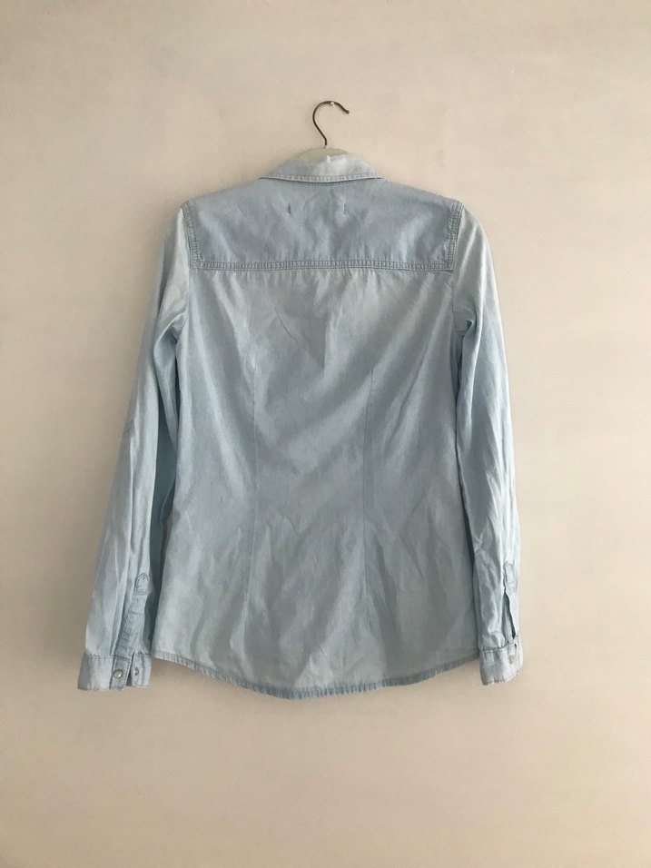 Düğmeli Açık Mavi Denim Gömlek - Görsel 2