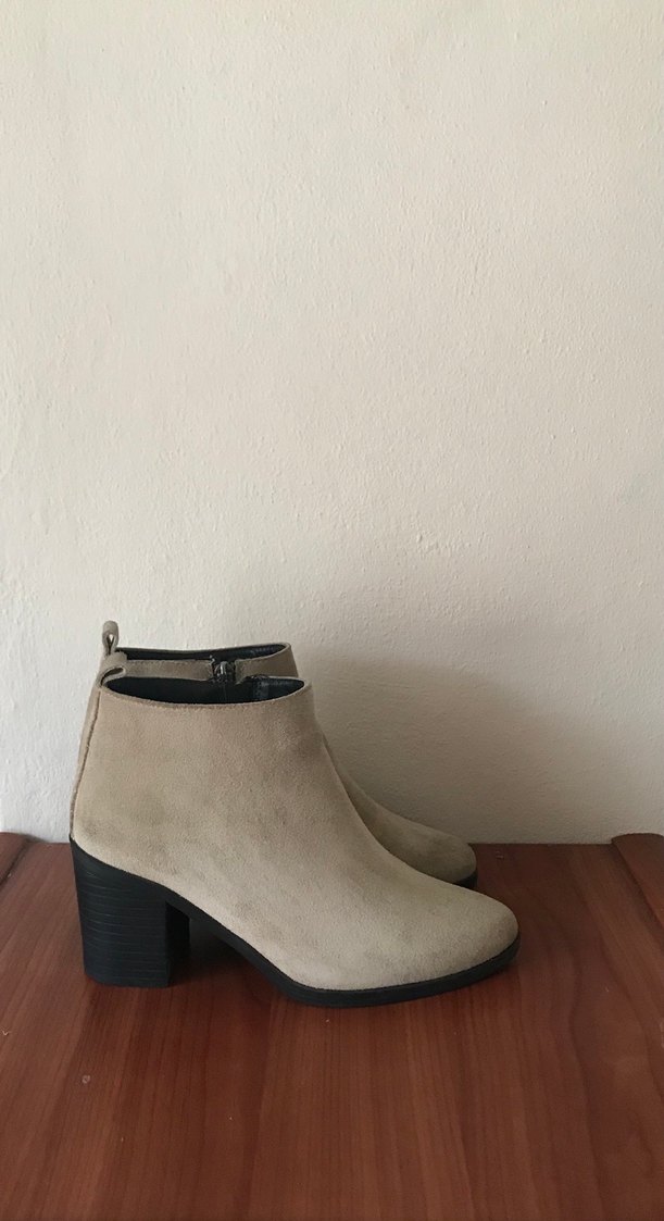 Bej süetderi chelesa kadın bot - Görsel 2