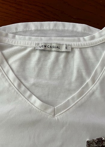 LCW CASUAL Kadın Beyaz V Yaka Payetli Tişört - Görsel 3