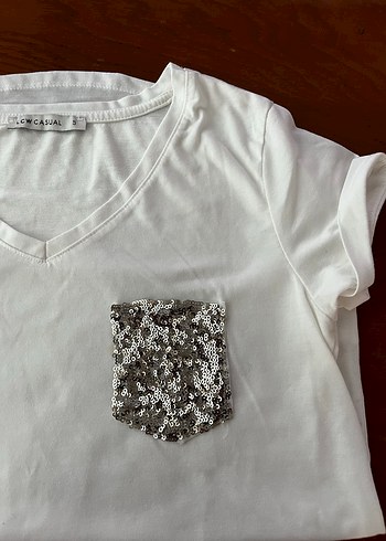 LCW CASUAL Kadın Beyaz V Yaka Payetli Tişört - Görsel 2