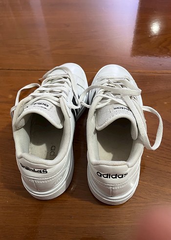 Beyaz orijinal Adidas Bağcıklı Kadın Spor Ayakkabı - Görsel 5