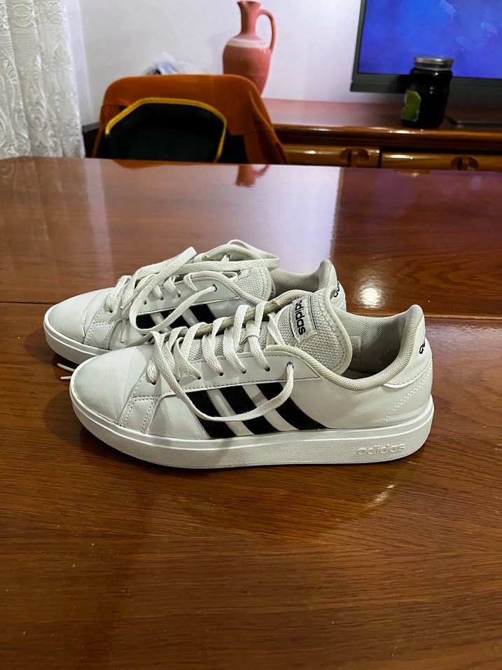 Beyaz orijinal Adidas Bağcıklı Kadın Spor Ayakkabı - Görsel 4