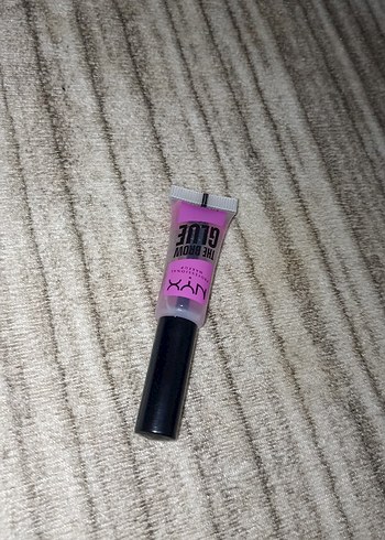 NYX Mor Kaş Yapıştırıcısı - Görsel 4